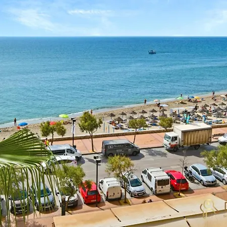 Con Piscina En La Primera Línea De Playa De * Fuengirola