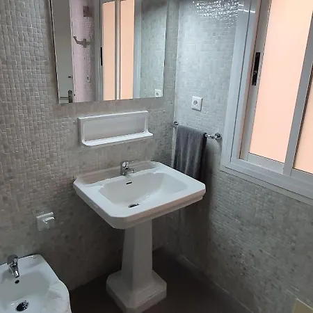 Apartamento Con Piscina En La Primera Línea De Playa De *