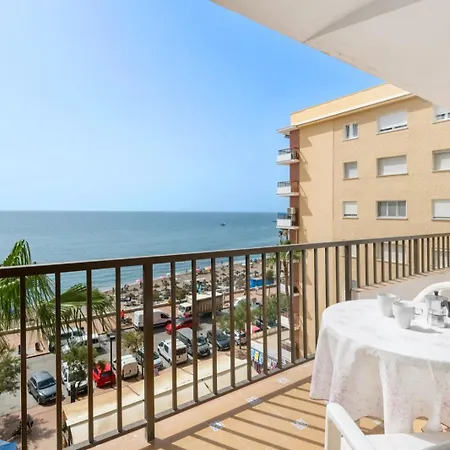 Apartamento Con Piscina En La Primera Línea De Playa De *