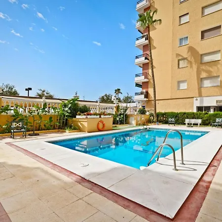 Apartamento Con Piscina En La Primera Línea De Playa De *