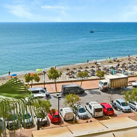Apartamento Con Piscina En La Primera Línea De Playa De