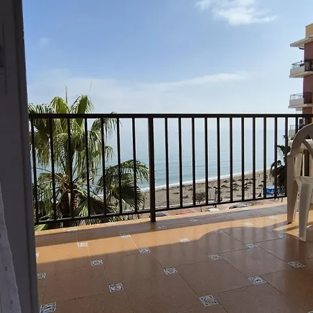 Con Piscina En La Primera Línea De Playa De Apartamento