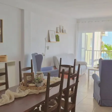 Apartamento Con Piscina En La Primera Línea De Playa De