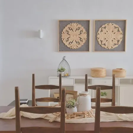 Apartamento Con Piscina En La Primera Línea De Playa De