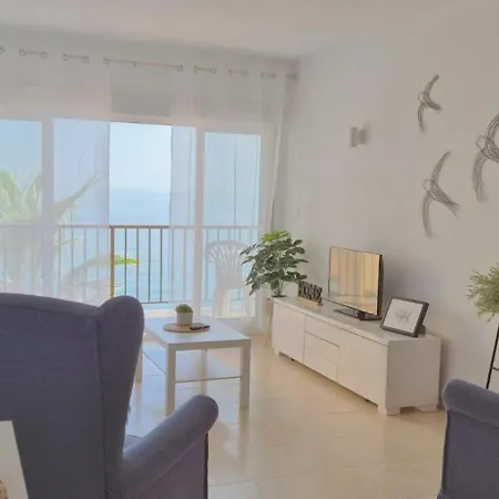 Apartamento Con Piscina En La Primera Línea De Playa De