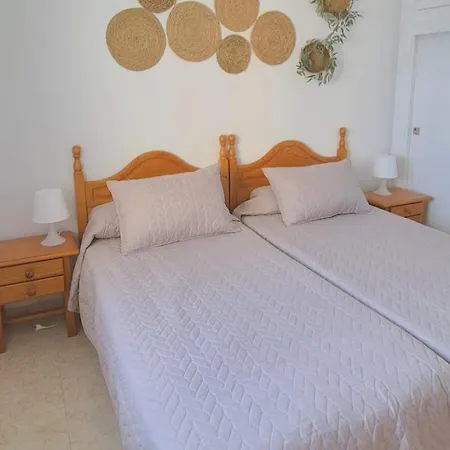 Apartamento Con Piscina En La Primera Línea De Playa De *