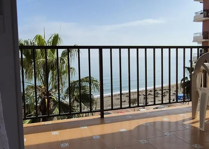 Con Piscina En La Primera Linea De Playa De Appartamento