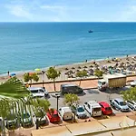 Con Piscina En La Primera Linea De Playa De * Fuengirola