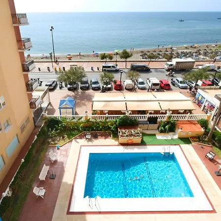 Con Piscina En La Primera Linea De Playa De Fuengirola