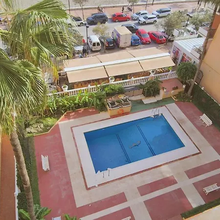 Con Piscina En La Primera Linea De Playa De *