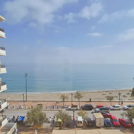 Con Piscina En La Primera Linea De Playa De