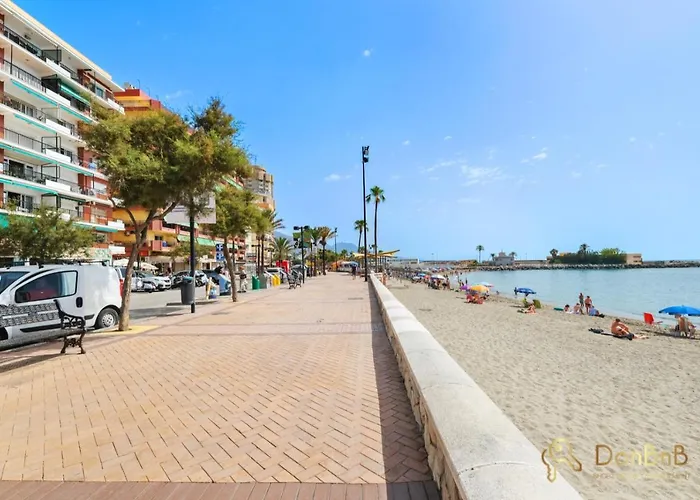Con Piscina En La Primera Línea De Playa De Fuengirola