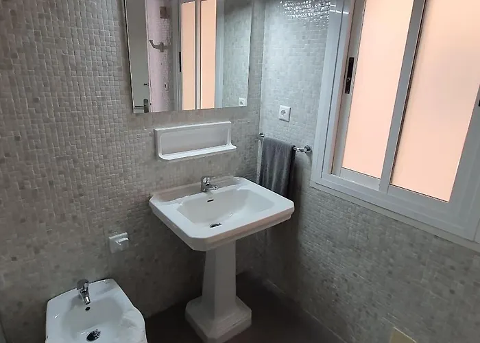 Apartamento Con Piscina En La Primera Línea De Playa De *