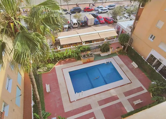 Con Piscina En La Primera Línea De Playa De *