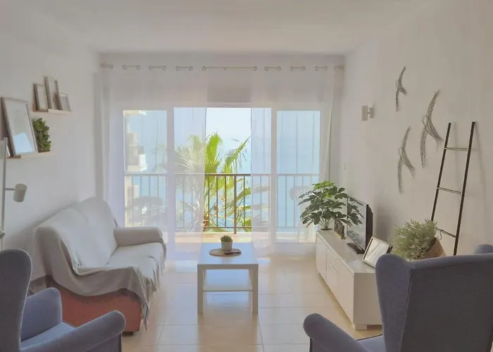 Apartamento Con Piscina En La Primera Línea De Playa De Fuengirola