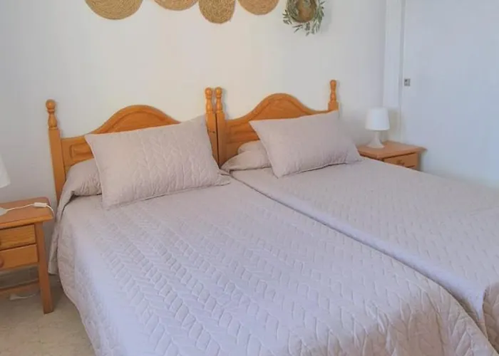 Con Piscina En La Primera Línea De Playa De Apartamento Fuengirola