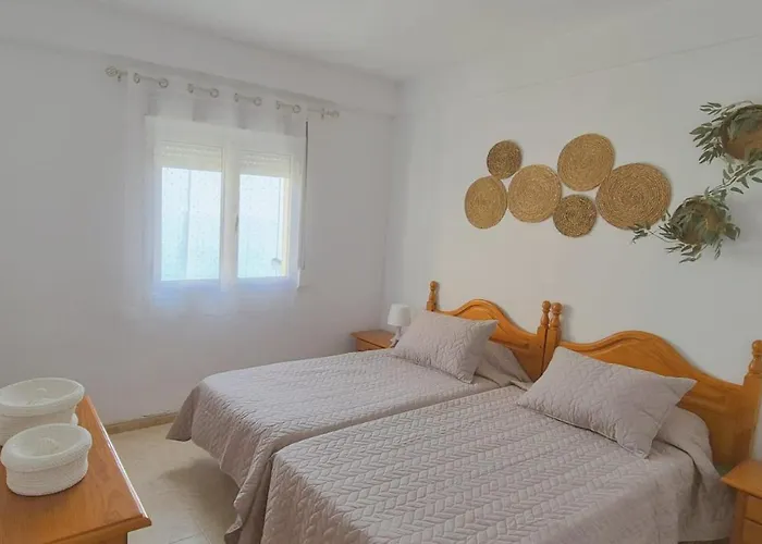 Con Piscina En La Primera Línea De Playa De Apartamento *