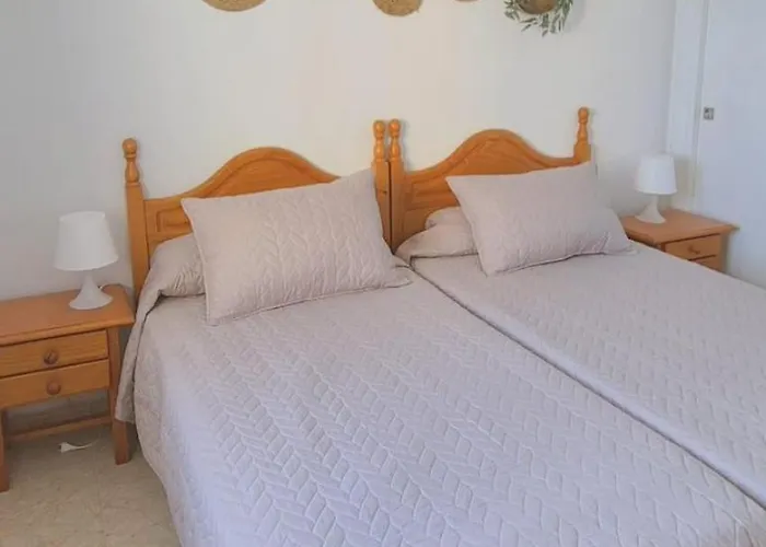 Apartamento Con Piscina En La Primera Línea De Playa De *