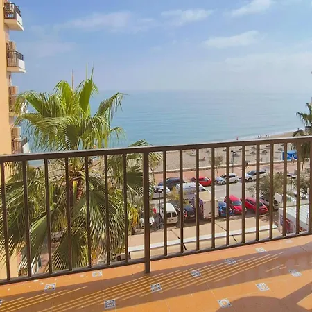 Con Piscina En La Primera Linea De Playa De *