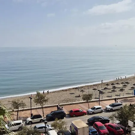 Con Piscina En La Primera Linea De Playa De Appartement *