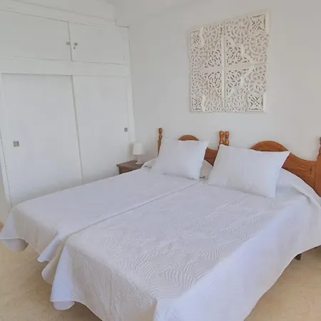 Con Piscina En La Primera Linea De Playa De * Fuengirola