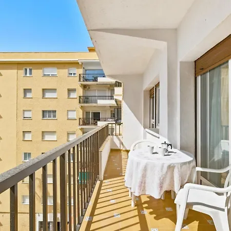 Con Piscina En La Primera Linea De Playa De