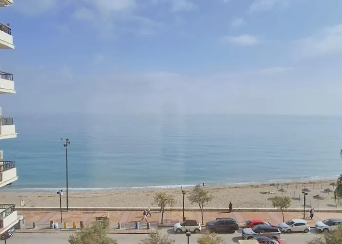 Con Piscina En La Primera Linea De Playa De