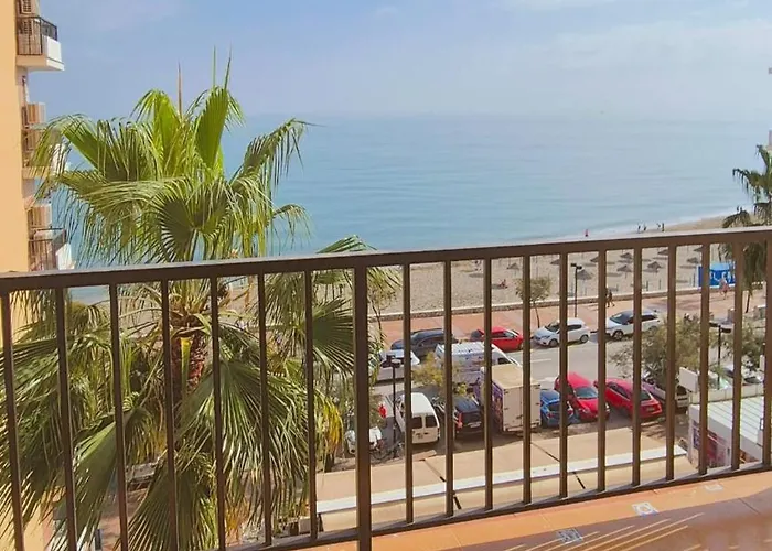 Con Piscina En La Primera Linea De Playa De *